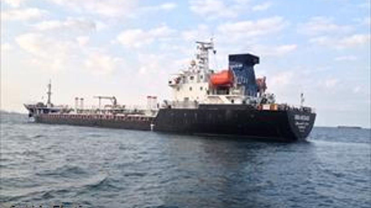 Marmara Denizinde Sidra isimli tanker yanıyor