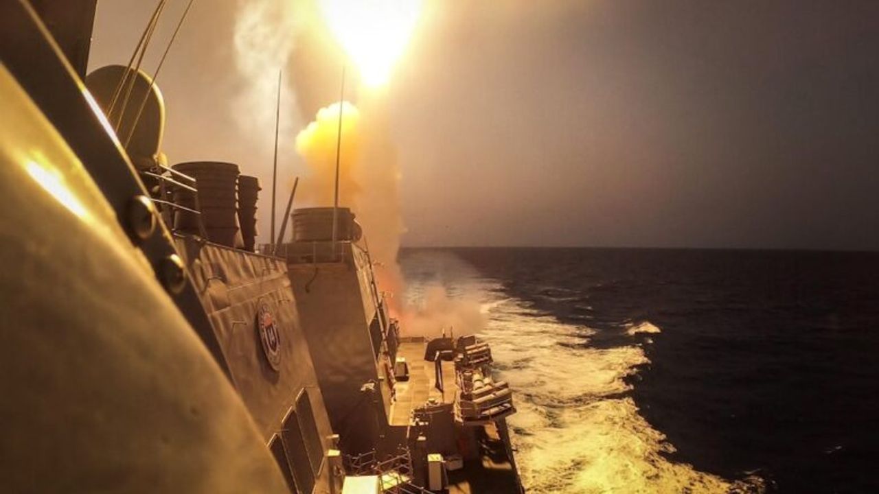 Tahran, Pentagon'u iki IRISL 'casus' gemisinden uzak durması konusunda uyardı