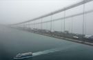 İstanbul Boğazı’nda gemi trafiği yoğun sis nedeniyle çift yönlü olarak durduruldu