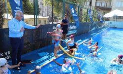 Akdeniz’de yüzme havuzu çocukların ayağına geliyor