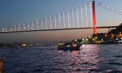 Pandeminin yorgunluğunu tekne gezisi ile İstanbul Boğazı’nda attılar