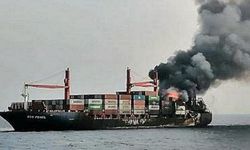 Konteyner gemisi TSS Pearl'de yangın çıktı, mürettebat terketti