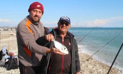 Antalya’da fırtına balık üretim çiftliğini vurdu, oltasını alan sahile koştu