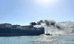Panama Kanalı'nın Pasifik Girişi Yakınında Konteyner Gemisinde Yangın(video)
