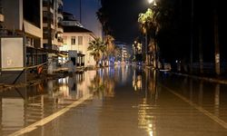 İskenderun'da deniz seviyesi yükseldi, evleri su bastı