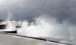 İzmir’de deniz ulaşımına fırtına engeli