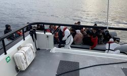 Ayvacık açıklarında lastik botları sürüklenen 44 kaçak göçmen kurtarıldı