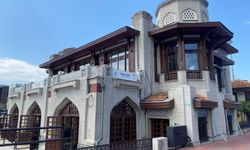 Tarihi Beşiktaş İskelesi’nde kütüphane ve vapur kafe açıldı
