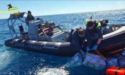 Akdeniz'de 'yüzer halde' 2 ton kokain bulundu