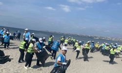 Büyükçekmece’de minik eller, Marmara Denizi için çöp topladı