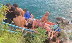Antalya’da falezlerden denize düşen turist için kurtarma seferberliği