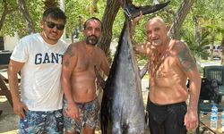 Oltalarına 160 kiloluk orkinos takılan amatör balıkçılar zor anlar yaşadı