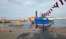 Zonguldak Limanı'nda kum temizliği sürüyor