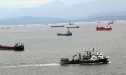 Fırtına uyarısı üzerine yük gemileri Sinop'un doğal limanına demirledi