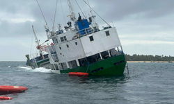 Filipin Sahil Güvenliği kargo gemisinin mürettebatını kurtardı