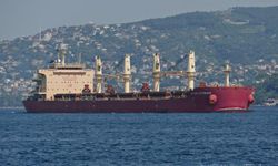 ABD'ye ait ticaret gemisi Yemen yakınlarında füzeyle vuruldu