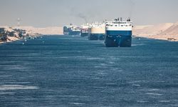 Husi Saldırıları Nedeniyle Süveyş Kanalı'ndaki Gemi Trafiği %20 Düştü