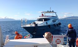 KEGM, Karaada açıklarında sürüklenen tekneyi kurtardı