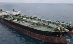 İran, 30 bin litre kaçak akaryakıt taşıyan gemiye el koydu
