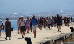 Alanya’ya turistler denizden geldi