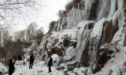 Girlevik Şelalesi dondu, görenler hayran kaldı