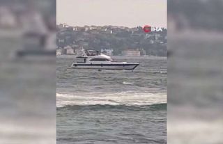 Arnavutköy'de bir tekne alabora oldu! 4 kişi suya düştü
