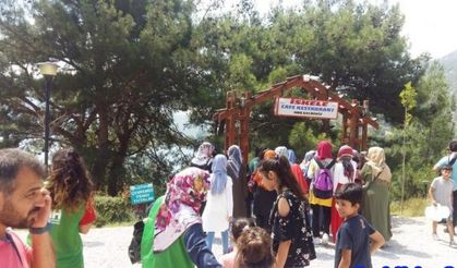 Çocuklar Kozan’ın tarihi turistik mekanları gezdi