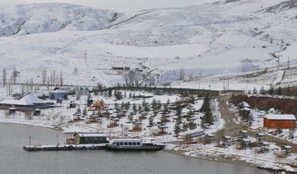 Demirözü barajında kartpostallık kış manzarası