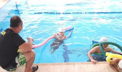 Adana’da 6 bin genç yüzme öğrendi