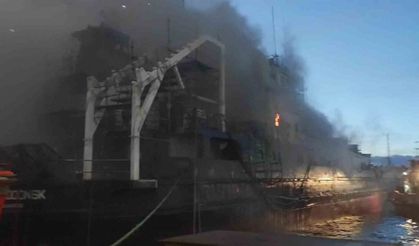 Altınova Tersaneler Bölgesi’nde gemi yangını