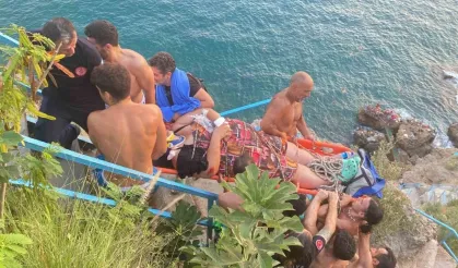 Antalya’da falezlerden denize düşen turist için kurtarma seferberliği