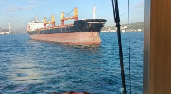 VIVA ECLIPSE isimli dev gemi Üsküdar önlerinde acil demir attı