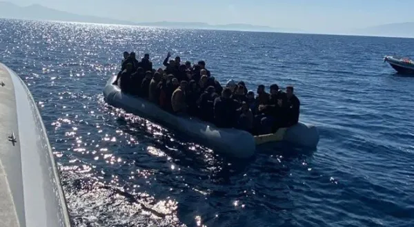 Göçmen teknesi battı: 20 kişi hayatını kaybetti
