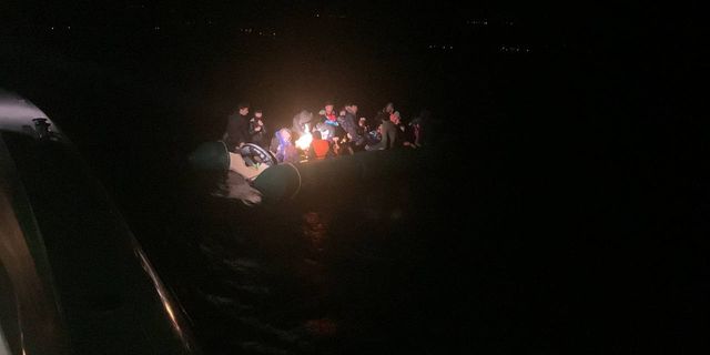 Yunan unsurları tarafından ölüme terk edilen 51 kaçak göçmen kurtarıldı
