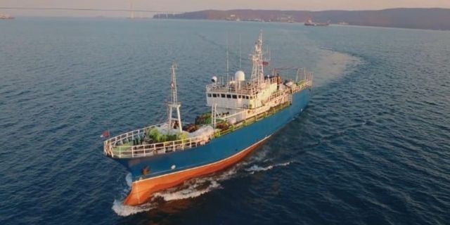 Rus balıkçı gemisi, Kamçatka Yarımadası açıklarında karaya oturdu