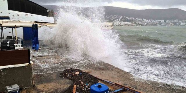 Bodrum-Marmaris arası denizlerde tam fırtına uyarısı