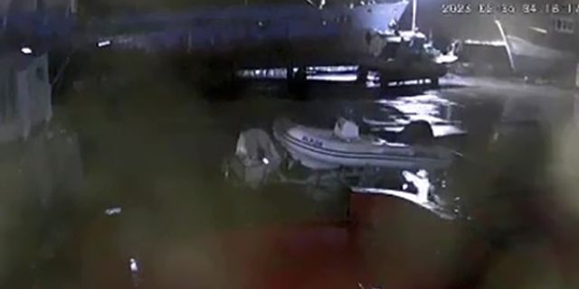 Hatay’da deprem anı geminin güvenlik kamerasına yansıdı
