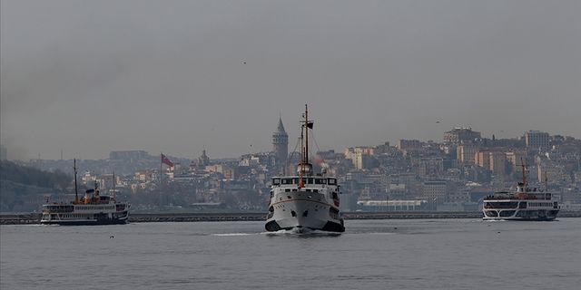 İstanbul'da yoğun sis deniz yolu ulaşımını etkiliyor