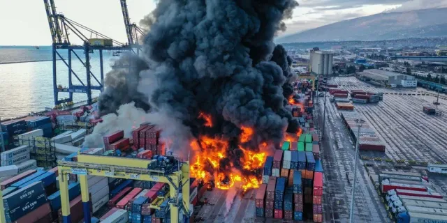 İskenderun Limanındaki yangın söndürülemedi
