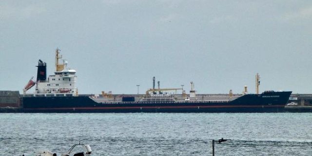 Gine Körfezi'nde petrol tankeri korsanların saldırısına uğradı