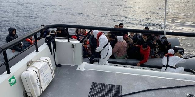Ayvacık açıklarında lastik botları sürüklenen 44 kaçak göçmen kurtarıldı