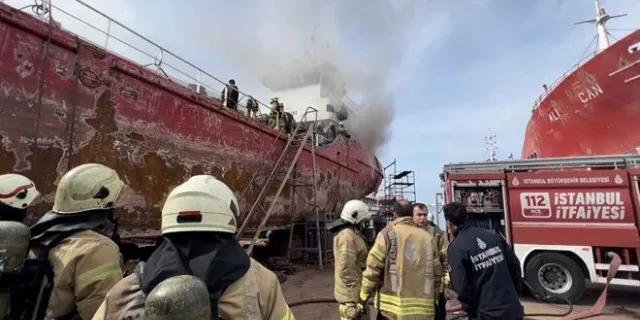 Tuzla'da tersanede gemi yangını çıktı!