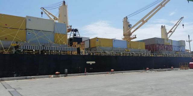 Katar'dan İskenderun'a 519 adet yaşam konteyneri geldi
