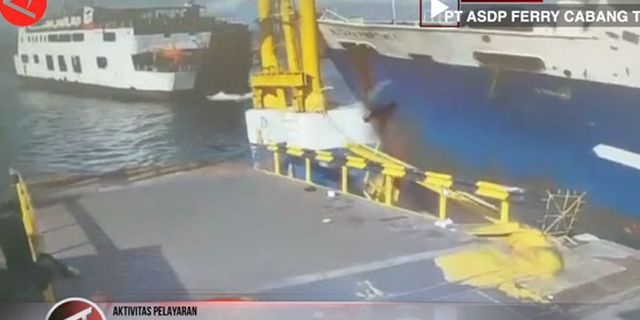 MUTIARA PERTIWI 1 adlı feribot iskele rampasına böyle çarptı (video)