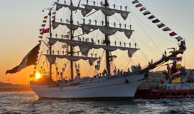 Meksika Donanması'na ait askeri okul yelkenli gemisi İstanbul'a geldi