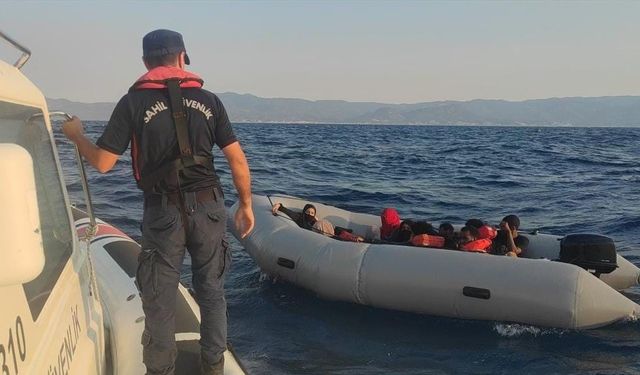 Ege’de lastik botları arızalanan 10 düzensiz göçmen kurtarıldı