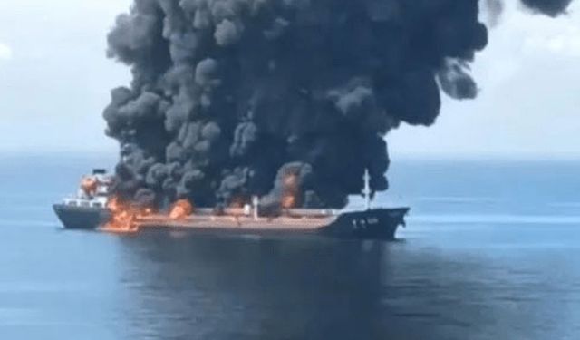 Güney Çin Denizinde tanker yandı,  2 mürettebat kayıp