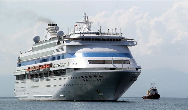 "Astoria Grande", bu yıl 11'inci kez Sinop Limanı'na demirledi