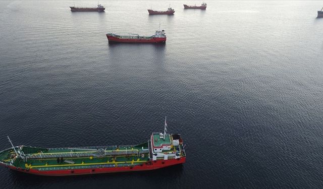 İstanbul'da denizi kirleten gemiye 31,9 milyon lira para cezası kesildi