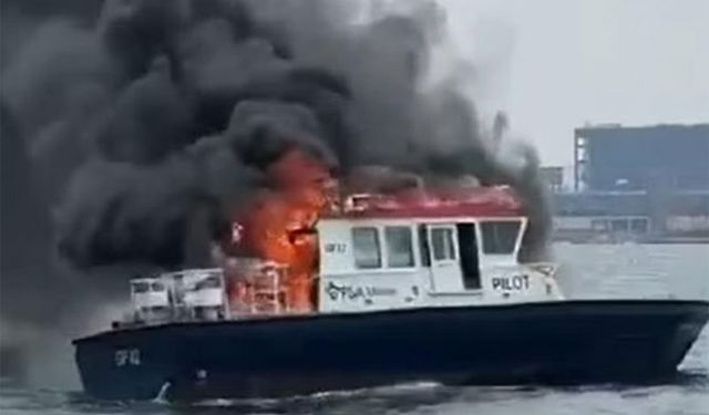 Singapur Limanında  Pilot teknesinde yangın çıktı ( VİDEO)